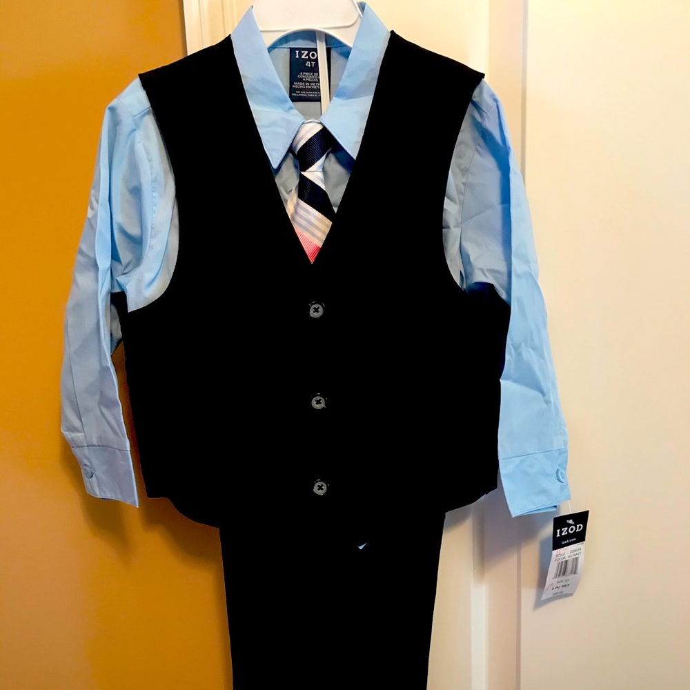 Izod Boys Suit and Tie Size 4T NWT